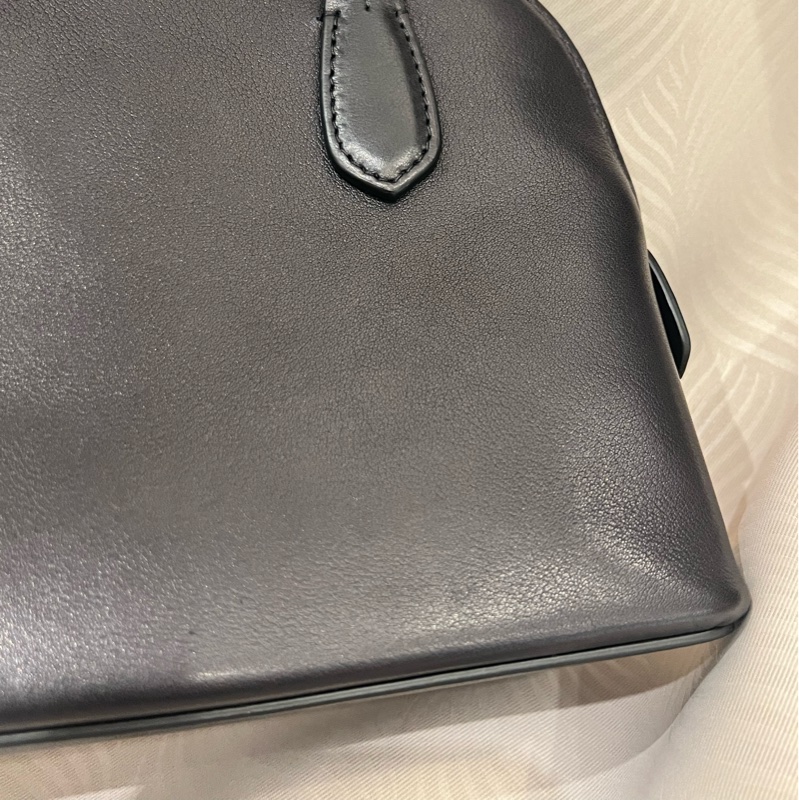 The row Medium Ingrid 皮革手袋 貝殼包-8