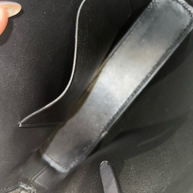 The row Medium Ingrid 皮革手袋 貝殼包-14