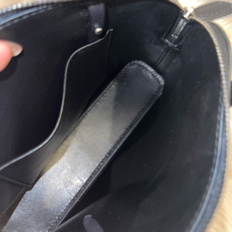 The row Medium Ingrid 皮革手袋 貝殼包-15