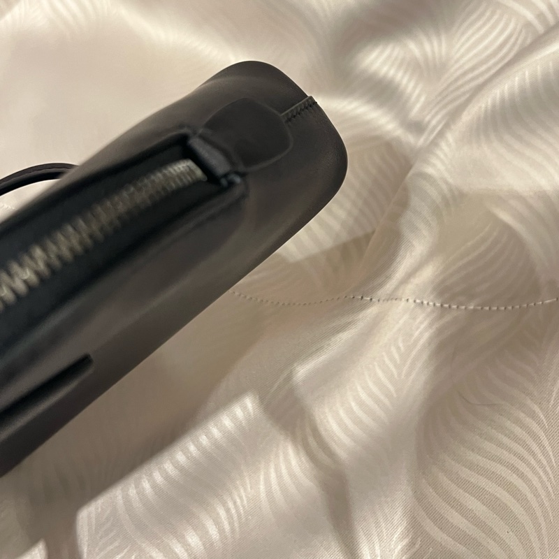 The row Medium Ingrid 皮革手袋 貝殼包-16