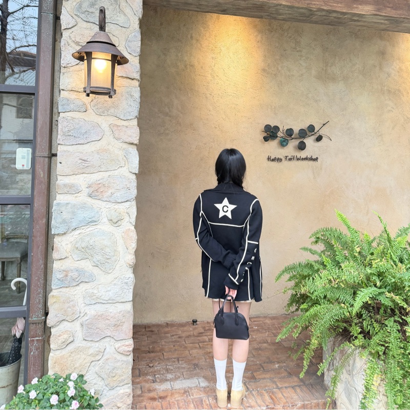 The row Ingrid 皮革手袋 貝殼包-25