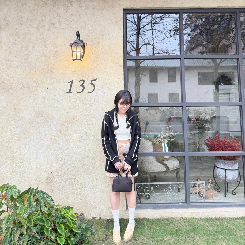 The row Ingrid 皮革手袋 貝殼包-27