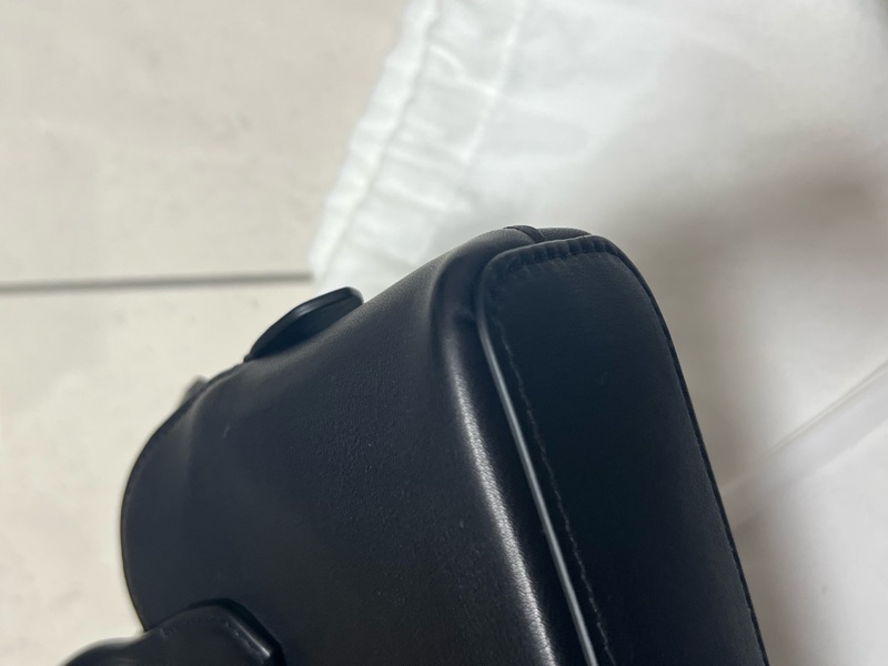 The row Ingrid 皮革手袋 貝殼包-30