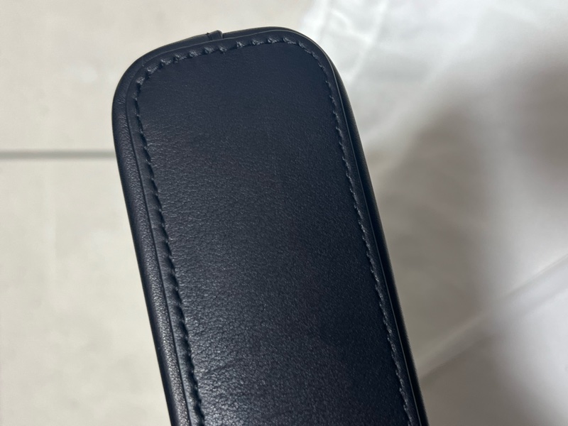 The row Ingrid 皮革手袋 貝殼包-31