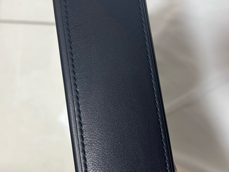 The row Ingrid 皮革手袋 貝殼包-32