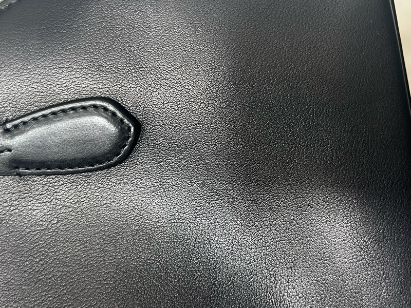 The row Ingrid 皮革手袋 貝殼包-33