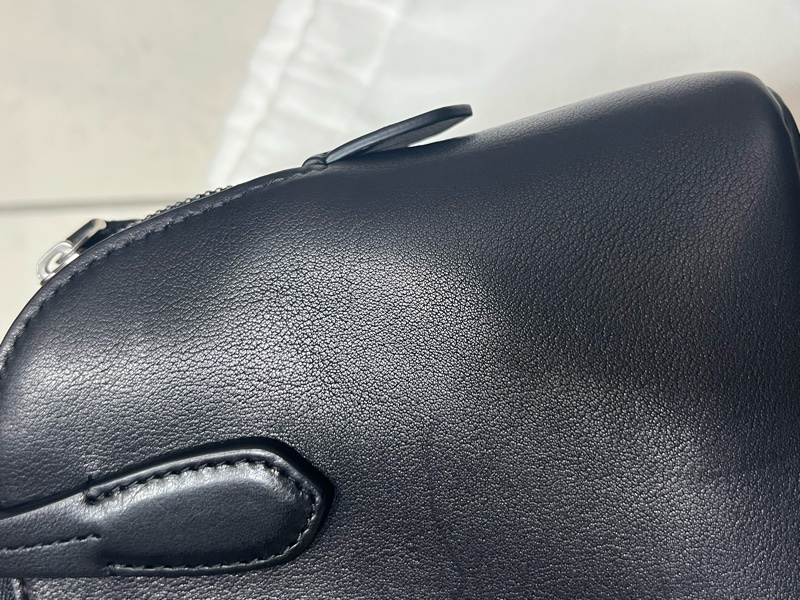 The row Ingrid 皮革手袋 貝殼包-34