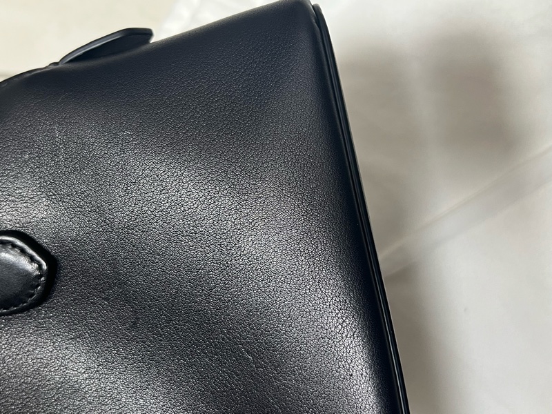 The row Ingrid 皮革手袋 貝殼包-35