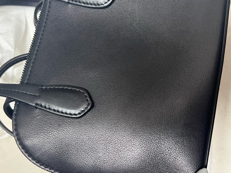 The row Ingrid 皮革手袋 貝殼包-37