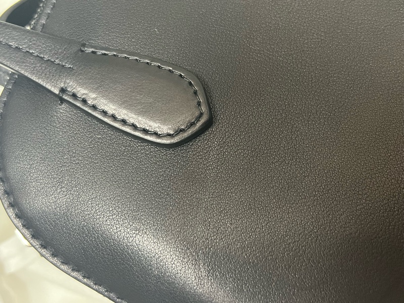 The row Ingrid 皮革手袋 貝殼包-38