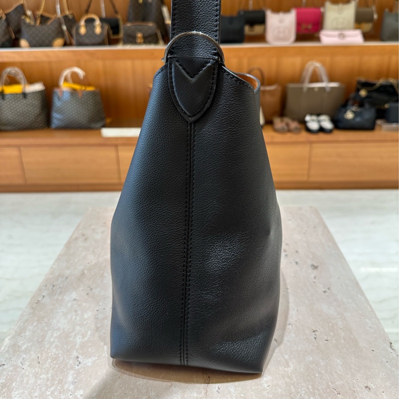 LOUIS VUITTON Low Key Hobo PM鎖頭肩背包-3