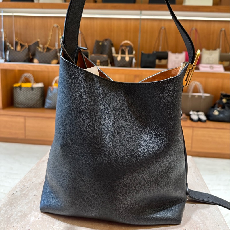 LOUIS VUITTON Low Key Hobo PM鎖頭肩背包-7
