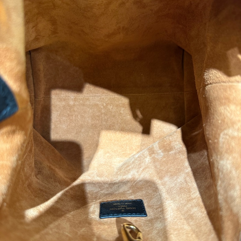 LOUIS VUITTON Low Key Hobo PM鎖頭肩背包-9