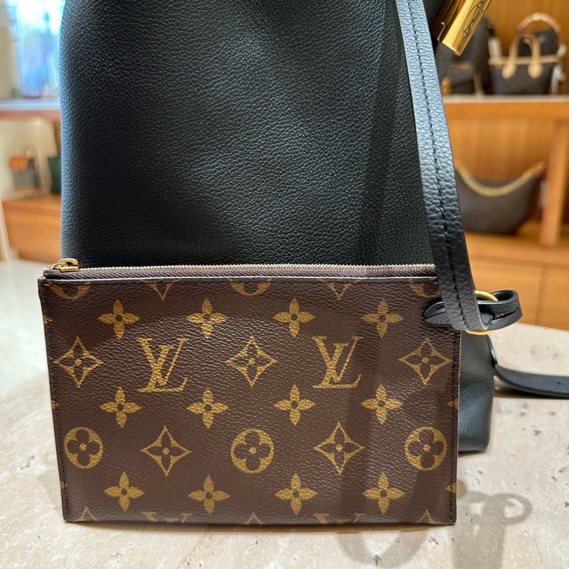 LOUIS VUITTON Low Key Hobo PM鎖頭肩背包-15