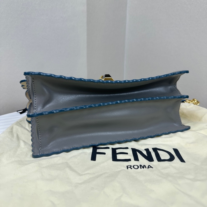 芬迪/Fendi Kan I 金扣鏈條灰色牛皮手提斜背包25x10x18cm-3