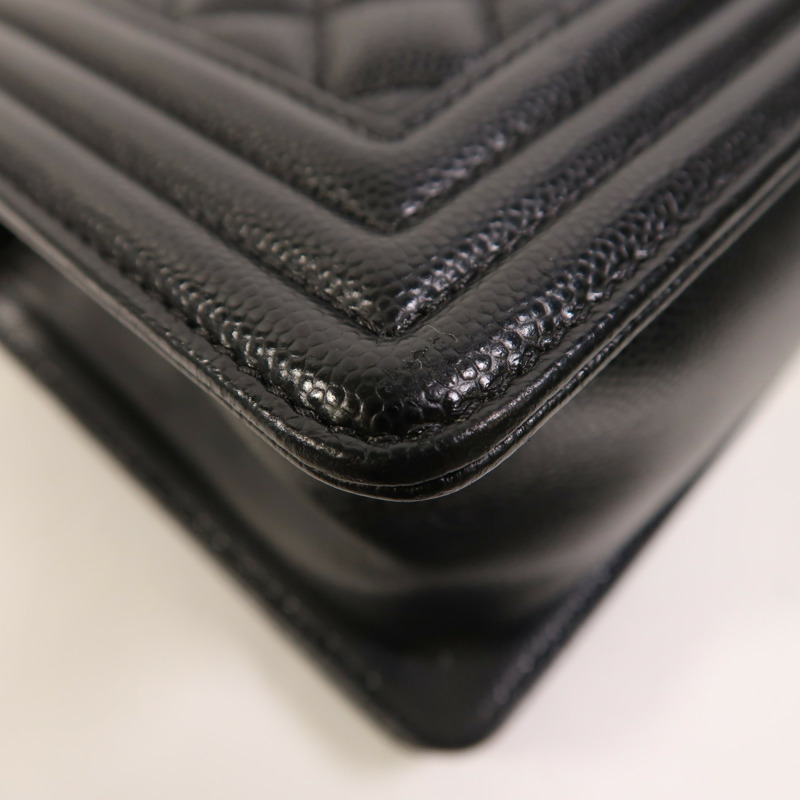 CHANEL 牛皮皮革Boy 25金扣鏈帶肩背袋-12