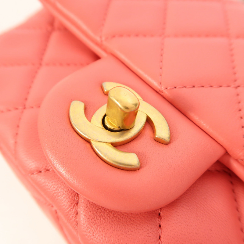 LOUIS VUITTON 羊皮皮革Mini Classic 17金扣鏈帶肩背袋-10