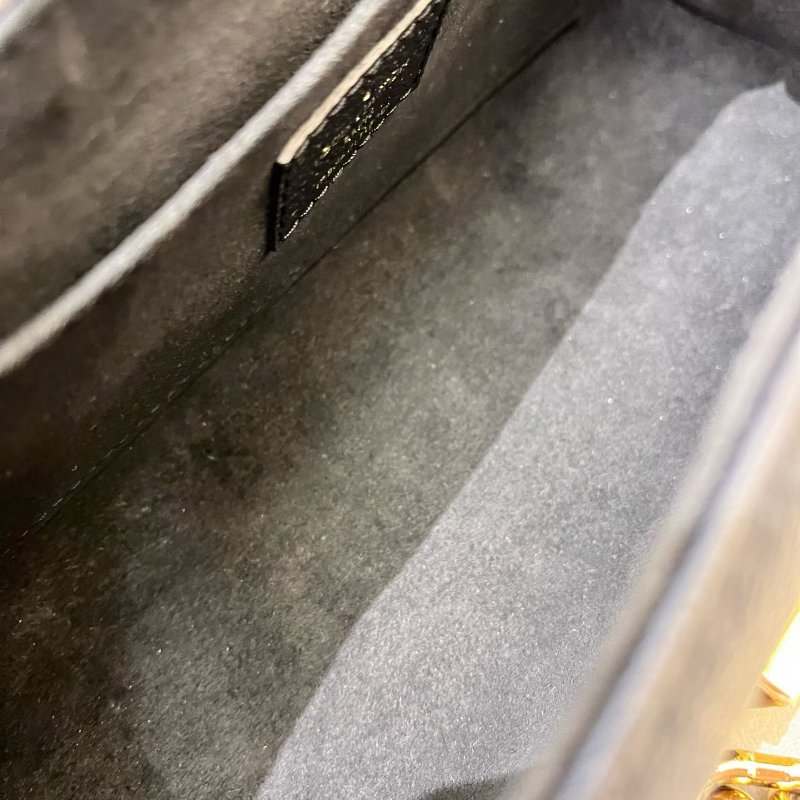 近新品 路易威登/Louis Vuitton 黑金全皮Favorite摯愛雲朵包 芯片款-10