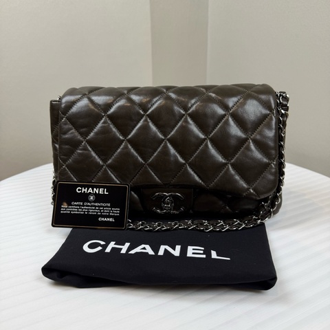 香奈兒/ Chanel Easy Flap 系列 巧克力色經典雙C旋扣 可調節金屬鍊條肩帶 斜跨包寬8 長28 高15