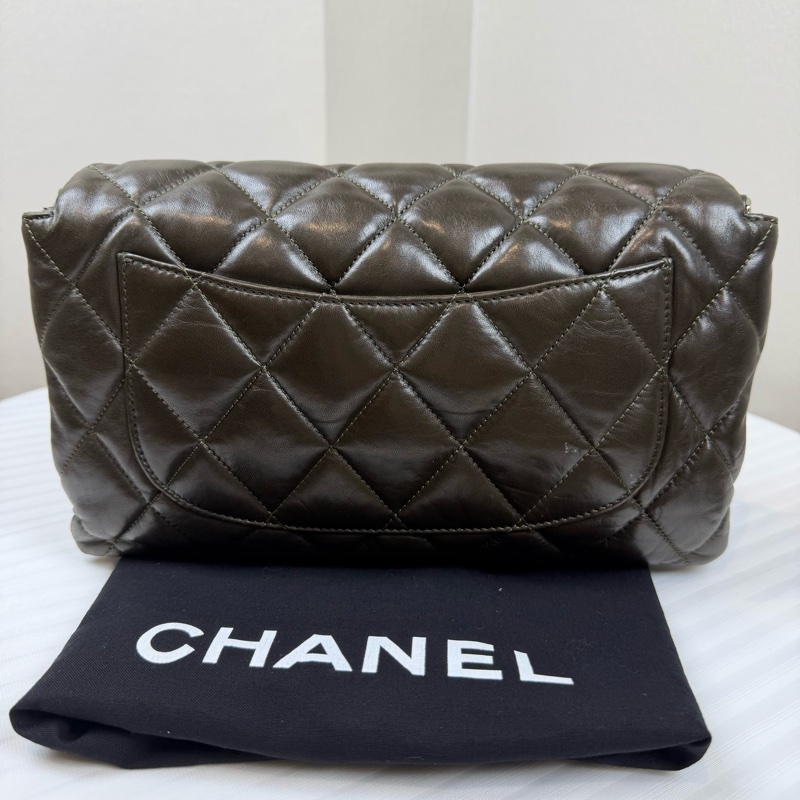 香奈兒/ Chanel Easy Flap 系列 巧克力色經典雙C旋扣 可調節金屬鍊條肩帶 斜跨包寬8 長28 高15-1