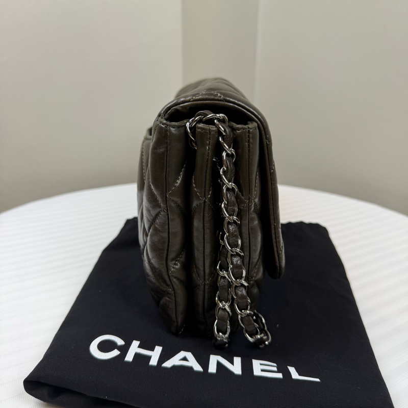 香奈兒/ Chanel Easy Flap 系列 巧克力色經典雙C旋扣 可調節金屬鍊條肩帶 斜跨包寬8 長28 高15-3