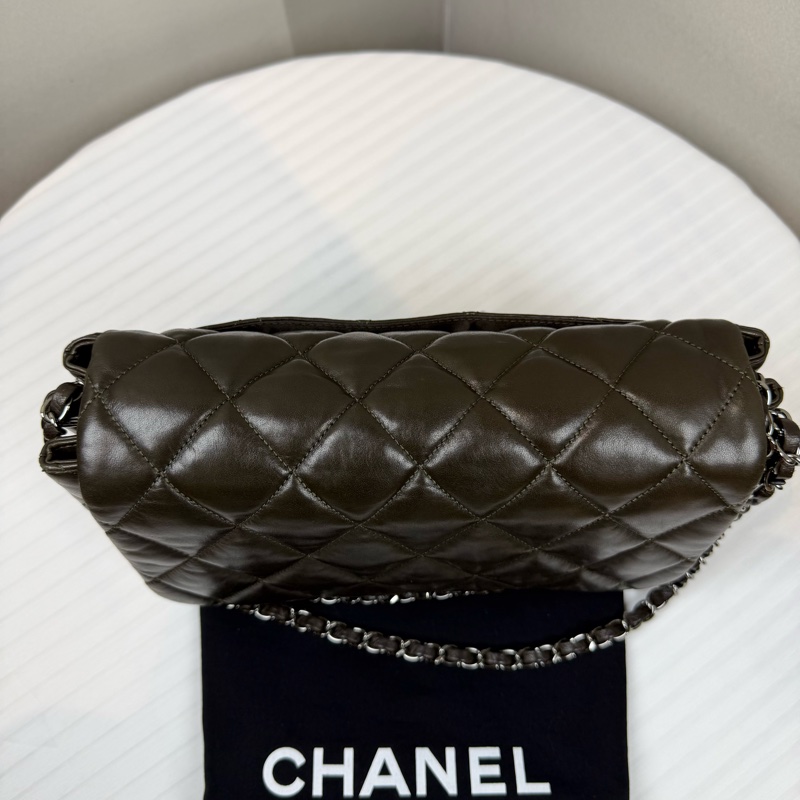 香奈兒/ Chanel Easy Flap 系列 巧克力色經典雙C旋扣 可調節金屬鍊條肩帶 斜跨包寬8 長28 高15-4