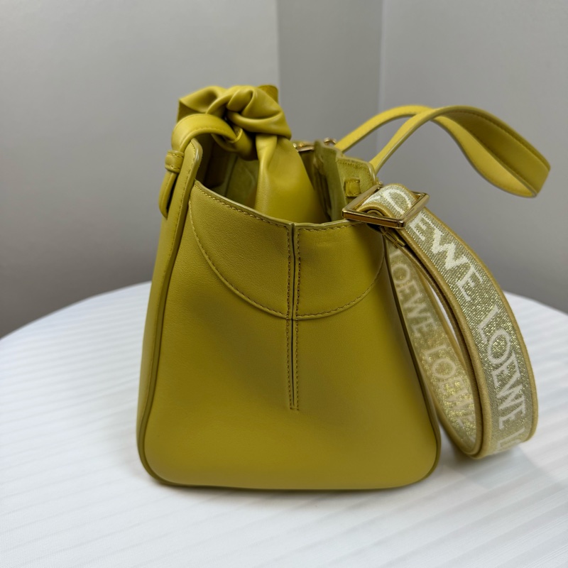 羅意威/LOEWE Hammock 黃色 配有頂部提手 可拆卸肩帶 可手提、單肩背或斜挎長23 高16 寬17-3