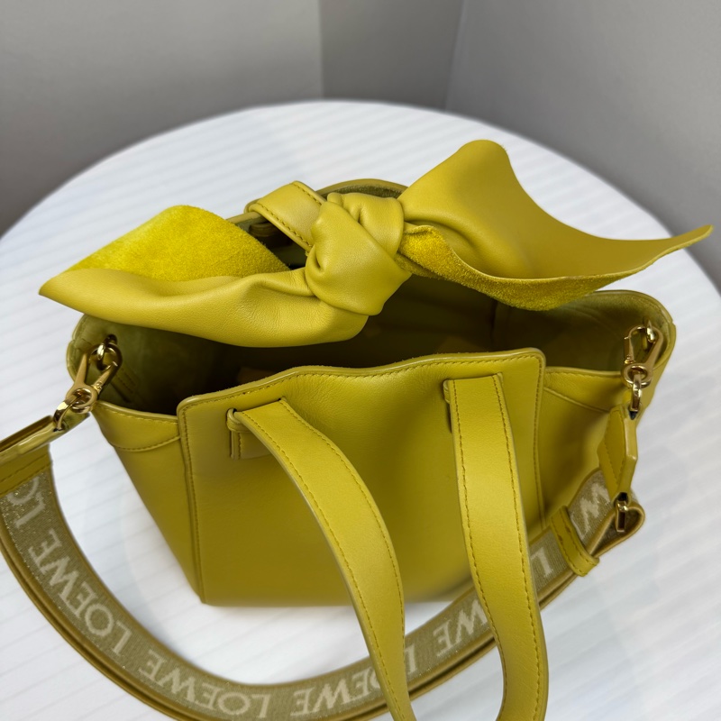 羅意威/LOEWE Hammock 黃色 配有頂部提手 可拆卸肩帶 可手提、單肩背或斜挎長23 高16 寬17-4