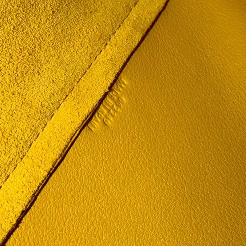 羅意威/LOEWE Hammock 黃色 配有頂部提手 可拆卸肩帶 可手提、單肩背或斜挎長23 高16 寬17-8