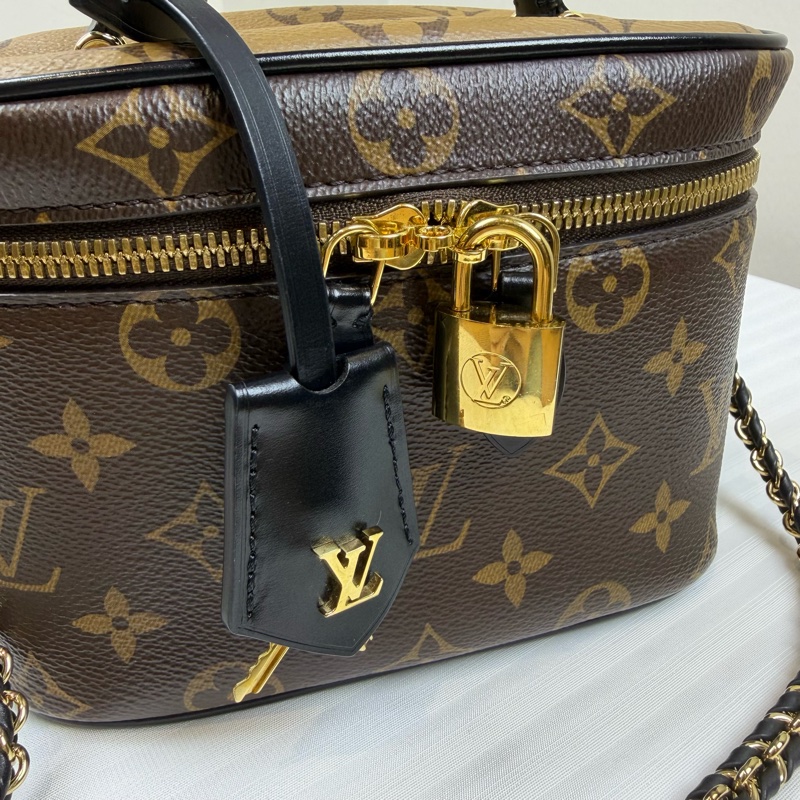 路易威登/Louis Vuitton Vanity PM 化妝盒包 黑色皮革提手 可手提 可拆卸金屬長9 寬9 高13-7