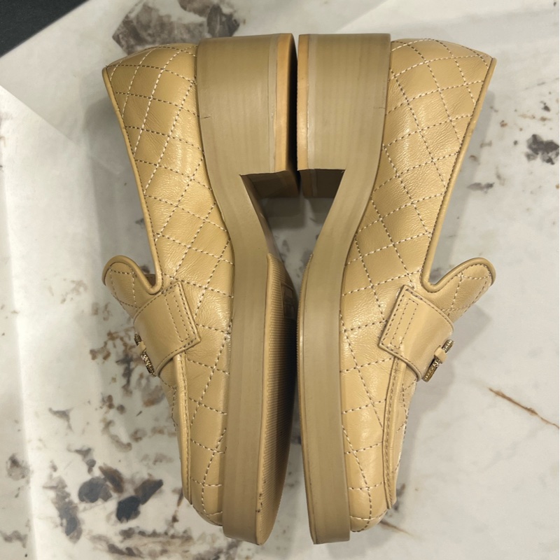 Chanel 奶茶色金幣樂福鞋 34.5C-3