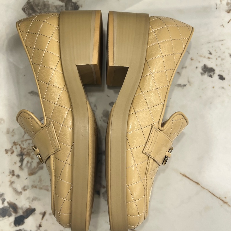 Chanel 奶茶色金幣樂福鞋 34.5C-4