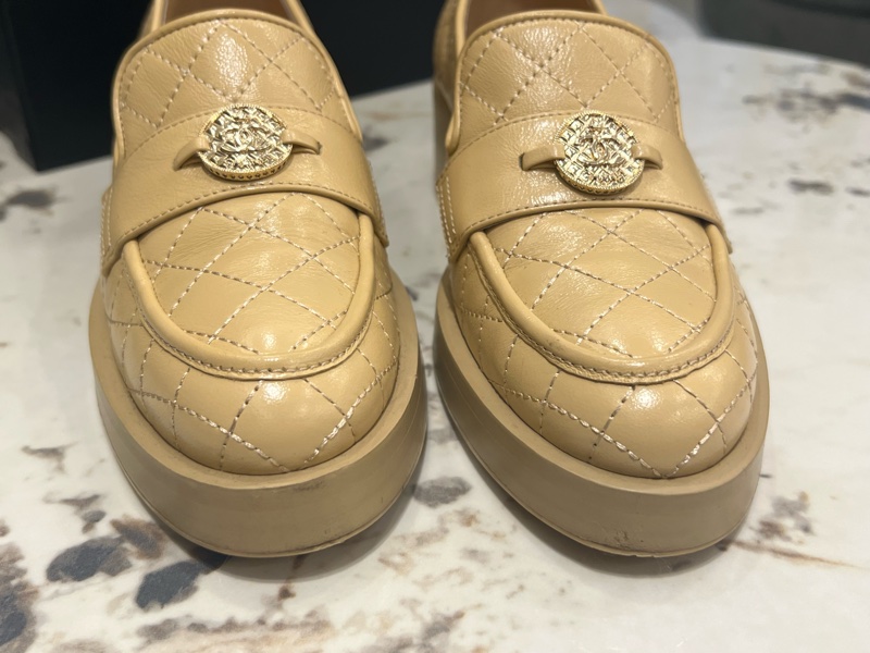 Chanel 奶茶色金幣樂福鞋 34.5C-5