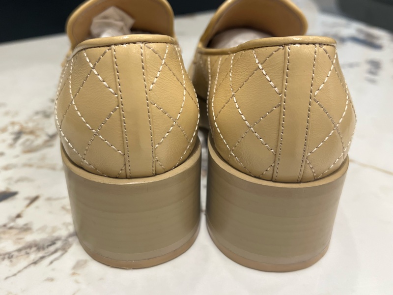 Chanel 奶茶色金幣樂福鞋 34.5C-7