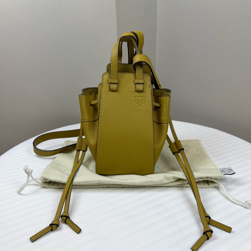 羅意威/LOEWE Hammock Mini Drawstring 黃色 包身兩側採用抽繩設計 頂部有手提 長11 寬14 高19-0