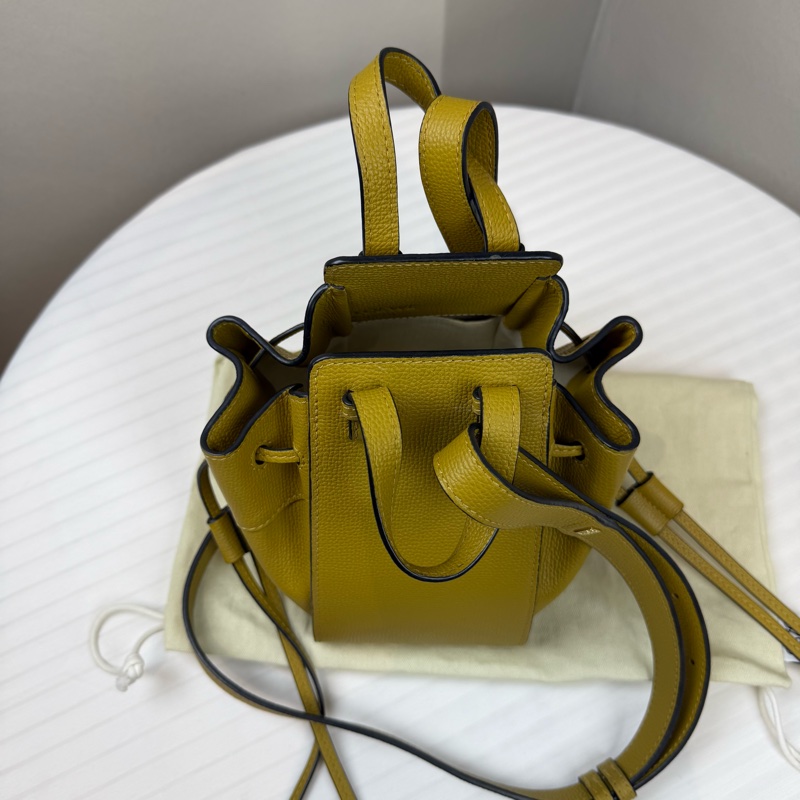 羅意威/LOEWE Hammock Mini Drawstring 黃色 包身兩側採用抽繩設計 頂部有手提 長11 寬14 高19-4