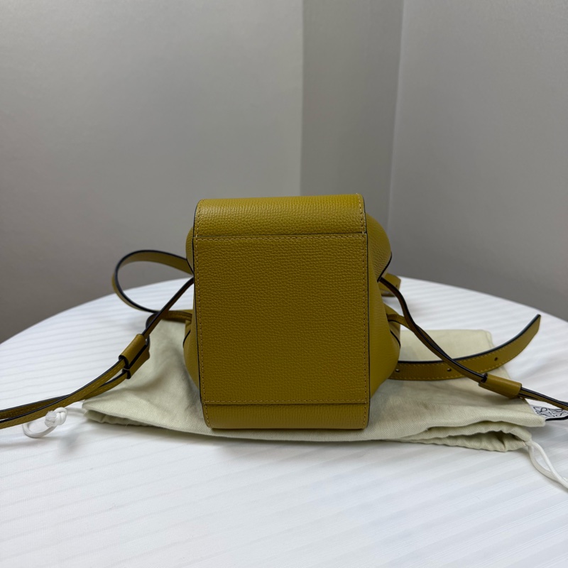 羅意威/LOEWE Hammock Mini Drawstring 黃色 包身兩側採用抽繩設計 頂部有手提 長11 寬14 高19-5