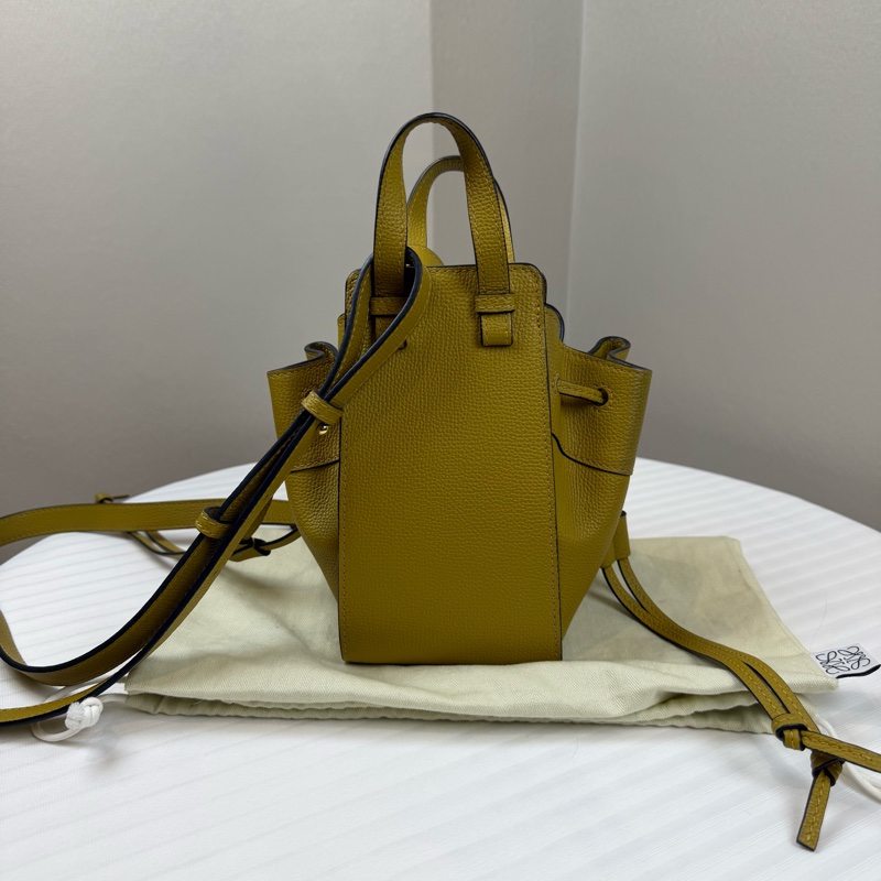 羅意威/LOEWE Hammock Mini Drawstring 黃色 包身兩側採用抽繩設計 頂部有手提 長11 寬14 高19-10