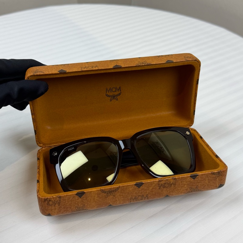 MCM 經典方形太陽鏡盒及配套墨鏡-0