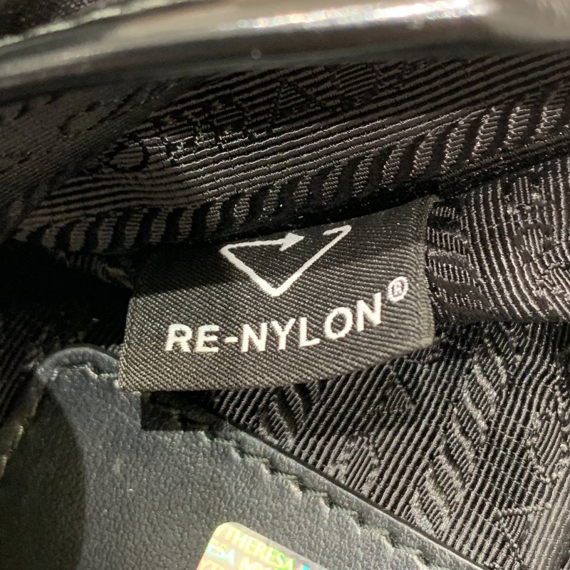 PRADA 普拉達 ECONYL 再生尼龍 側背包 手機包 黑色 銀釦-15