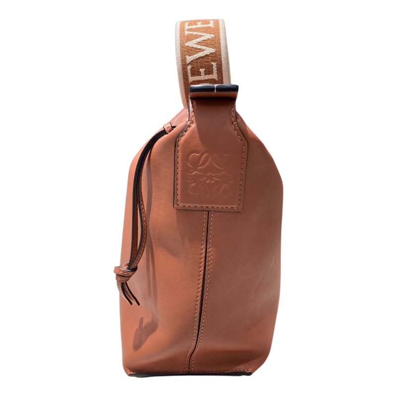 LOEWE CUBI 背帶LOGO側背包 棕色-5