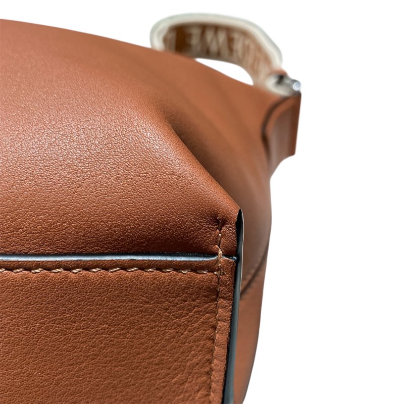 LOEWE CUBI 背帶LOGO側背包 棕色-6