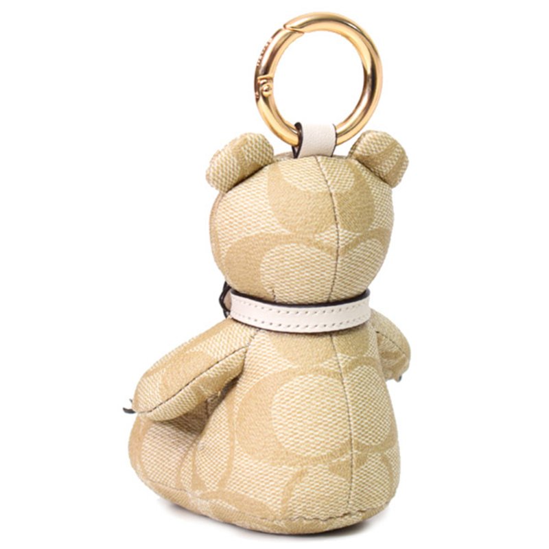 【COACH】經典LOGO皮革小熊坐姿吊飾-淺卡其白-1