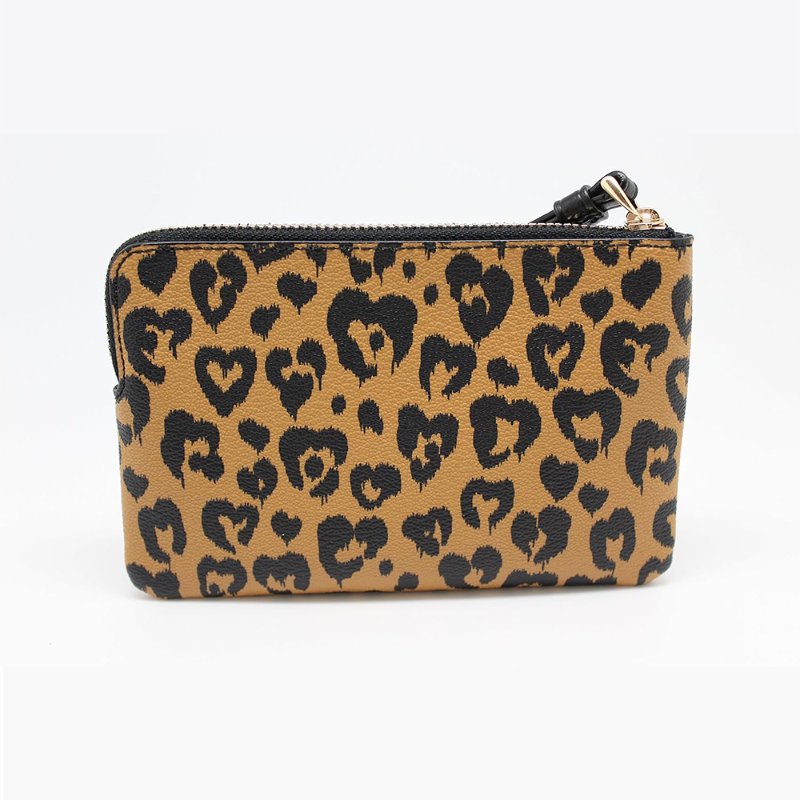 【COACH】印花皮革L型拉鍊手拿包-愛心豹紋-4