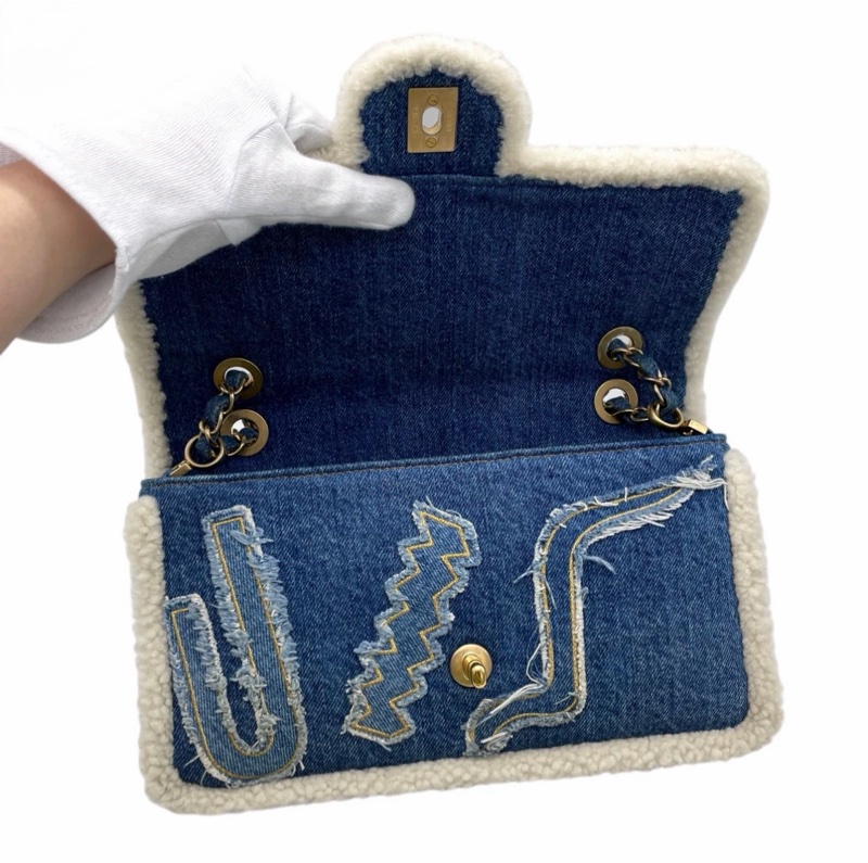 「JL精品代購」 98新 Chanel走秀款羊羔毛牛仔埃及楔形文字刺繡系列CF雙鏈條翻蓋包-12