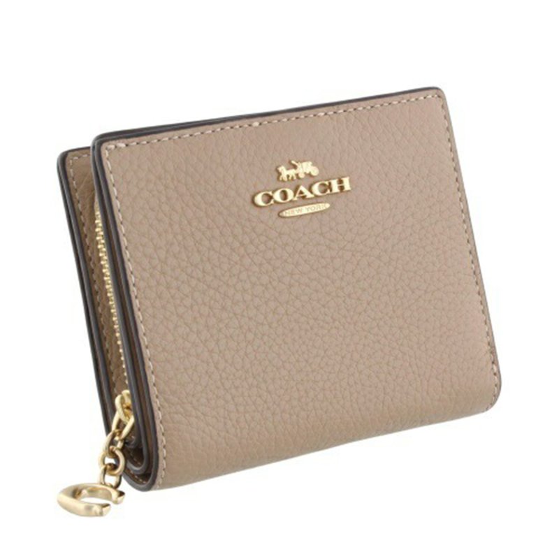 【COACH】鵝卵石皮革二折短夾-奶茶色-1