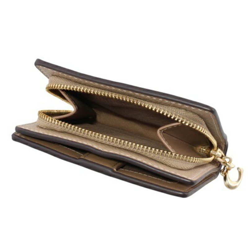 【COACH】鵝卵石皮革二折短夾-奶茶色-6