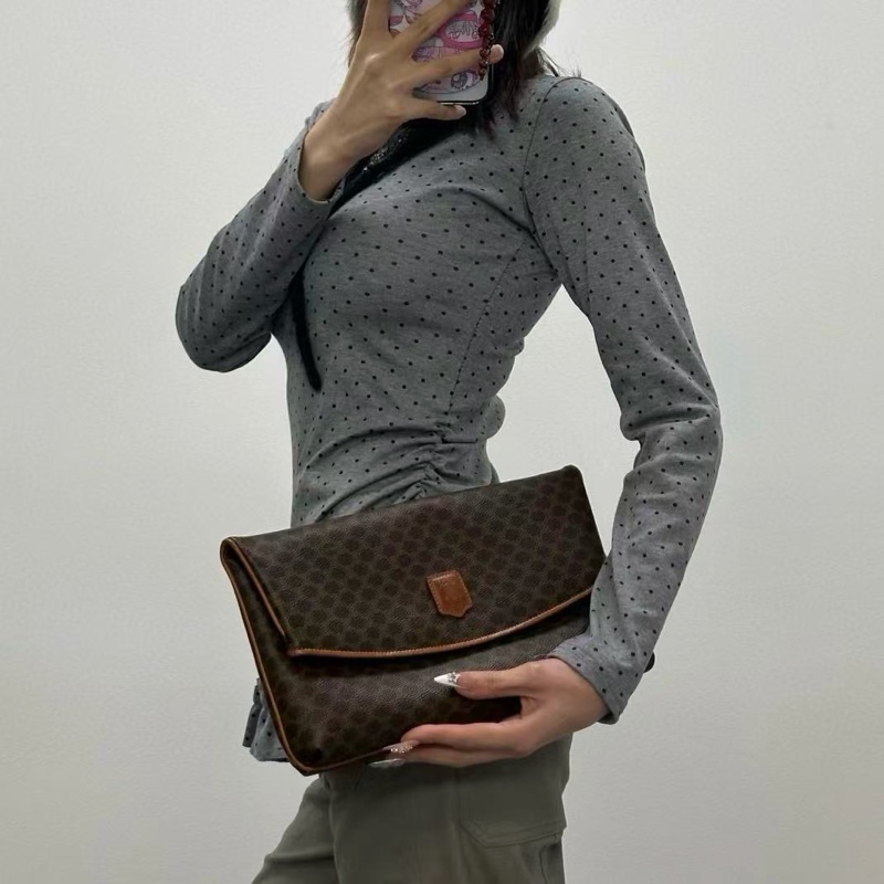 「JL精品代購」 9新 celine老花棕色手拿包-1