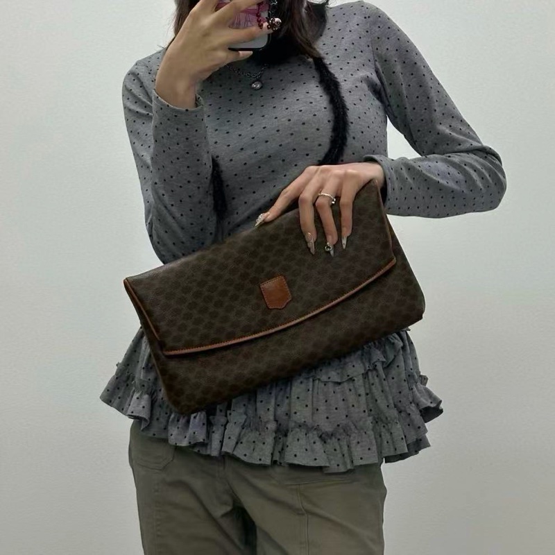 「JL精品代購」 9新 celine老花棕色手拿包-2