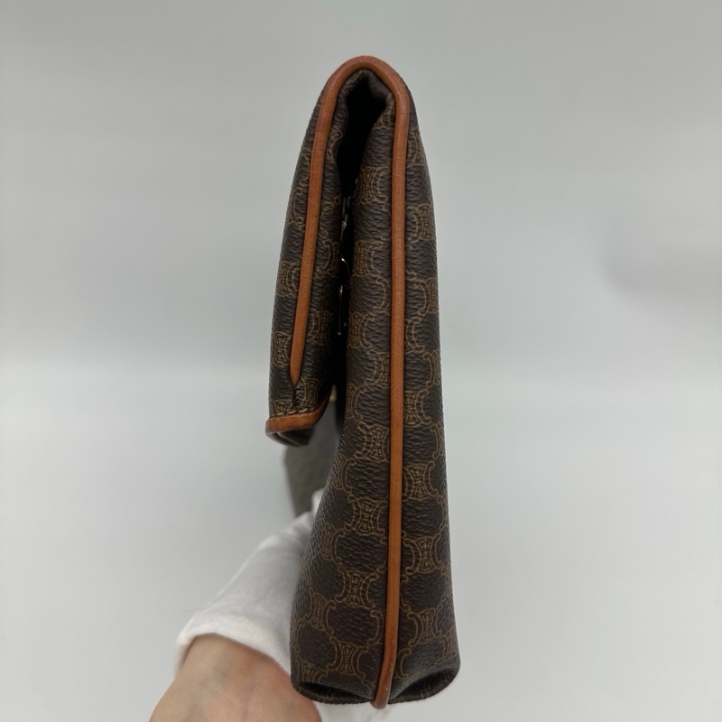 「JL精品代購」 9新 celine老花棕色手拿包-5